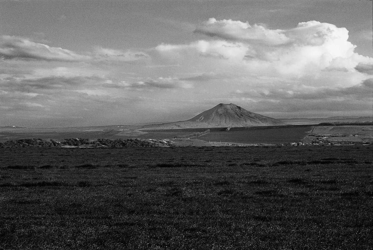 Предгорья в монохроме - M Marikfoto