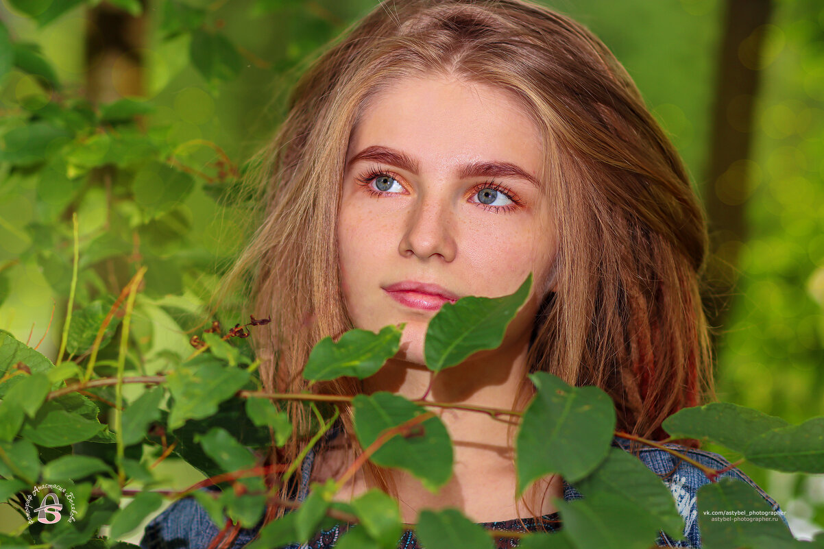 Портрет девушки в листве - Анастасия Белякова