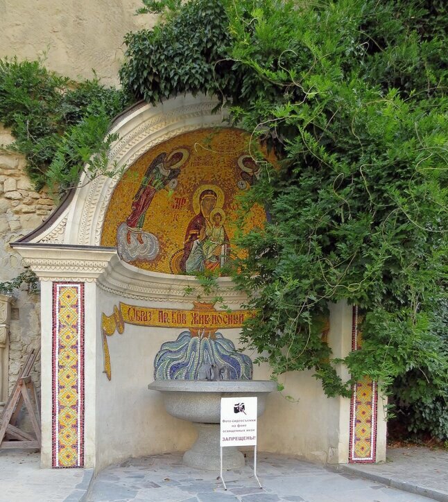 Пещерный монастырь - Вера Щукина