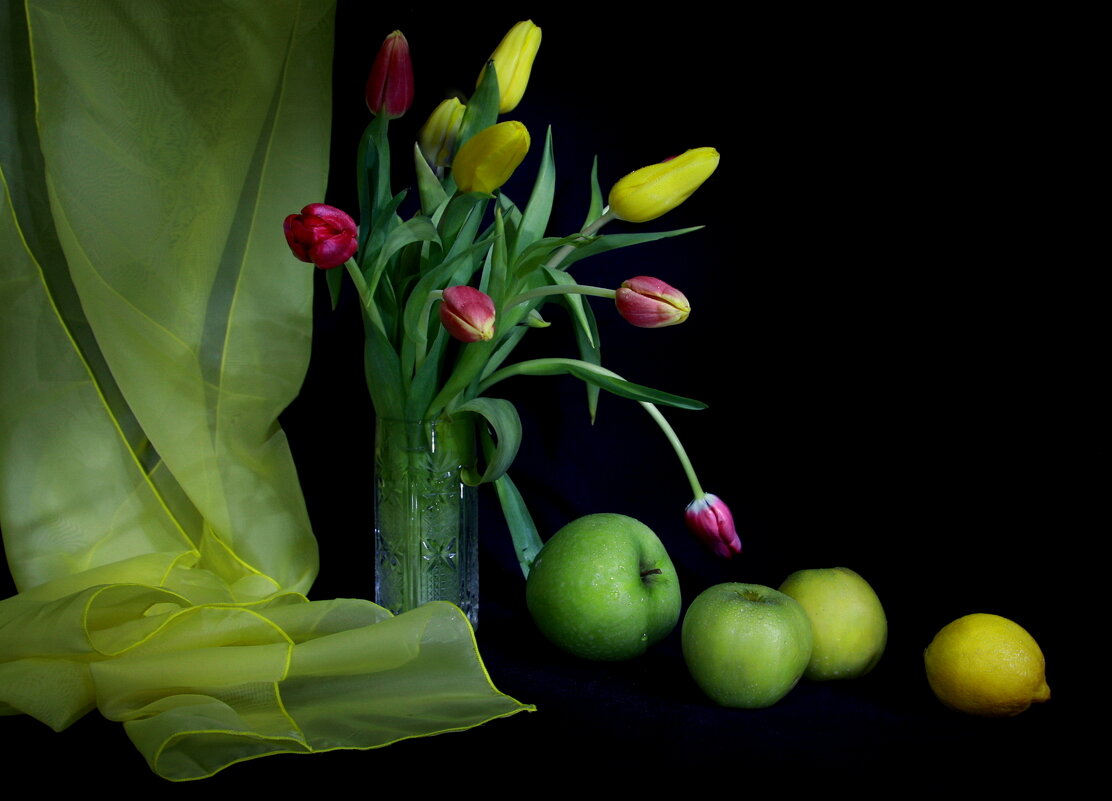Натюрморт с тюльпанами - Нэля Лысенко