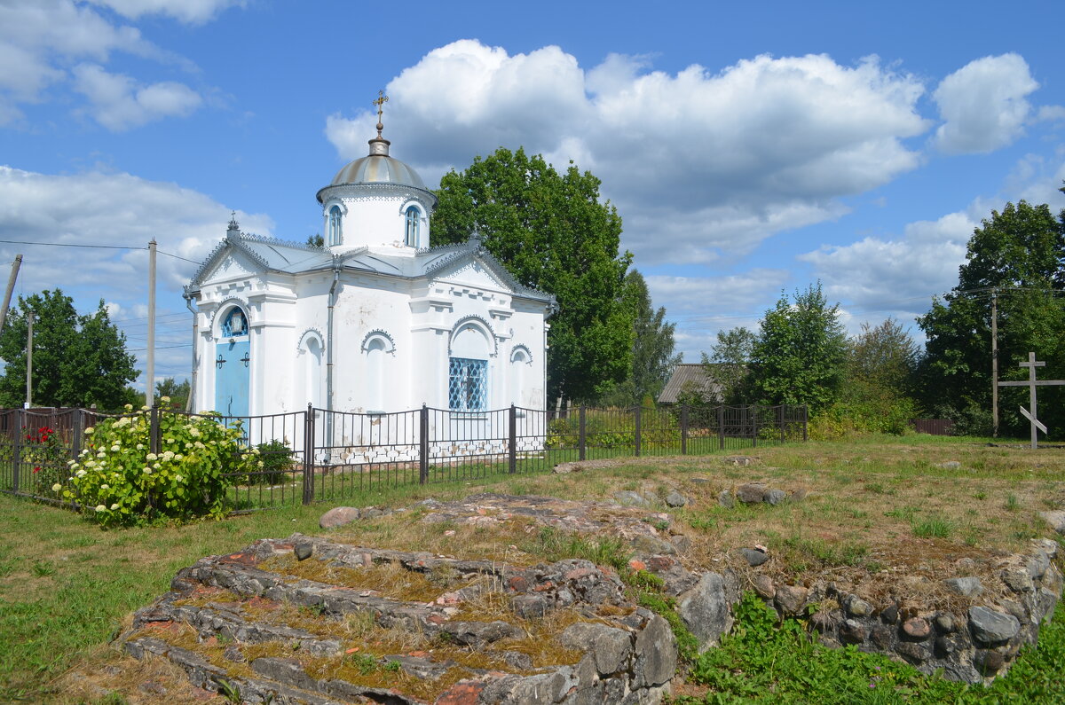Церковь (фундамет) и часовня... - Владимир Павлов