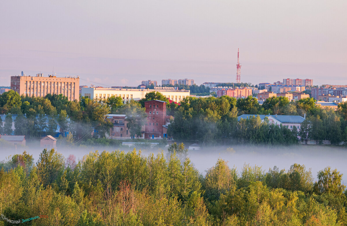 3:09 прохладное утро, туман над рекой, вид на Ухту с высокого правого берега реки Ухта. - Николай Зиновьев