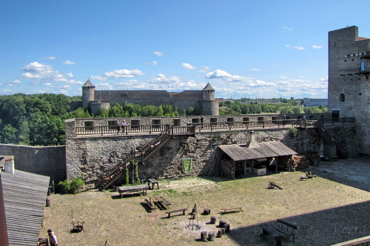 Нарвская крепость и Ивангородская крепость - veera v