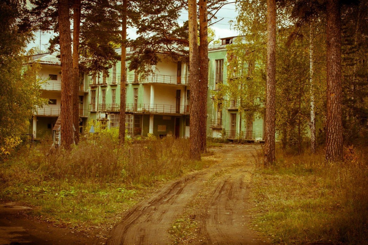 Бывшее общежитие..ранее санат-й НКВД в 30е годы... - игорь козельцев