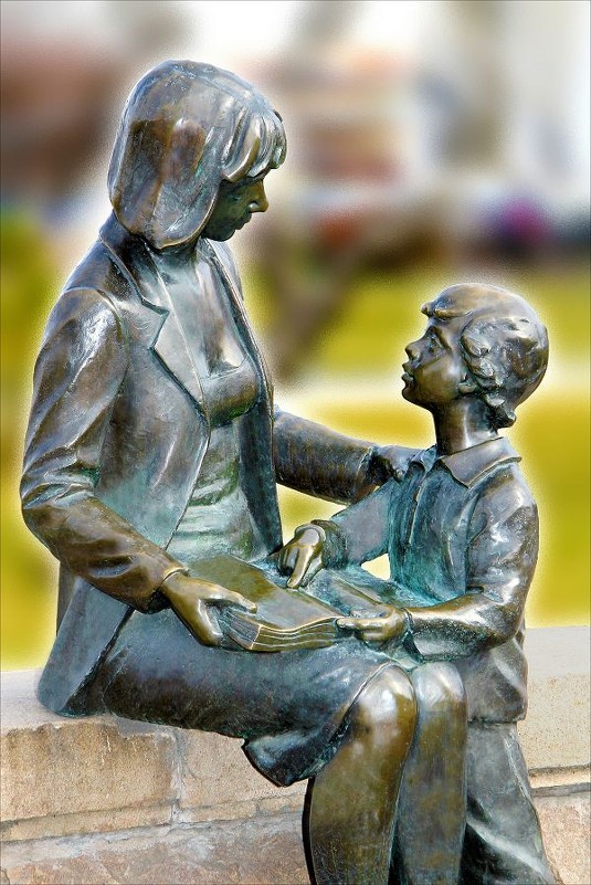 Скульптурная композиция &quot;Мать и Дитя&quot;. - Феликс Кучмакра