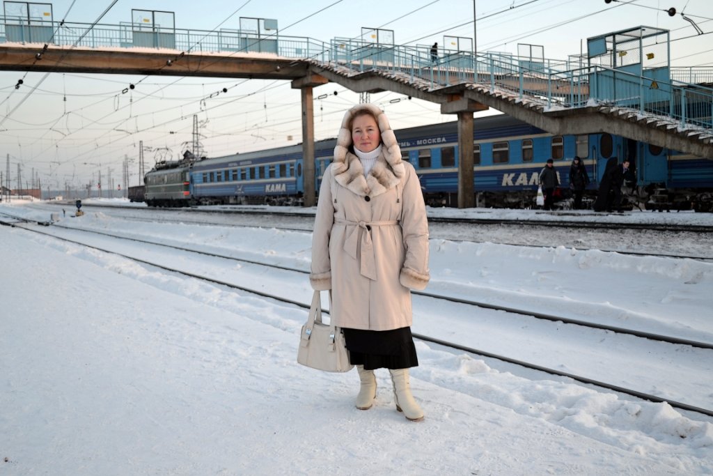 Татьяна на фоне поезда Москва - Пермь - Борис Русаков