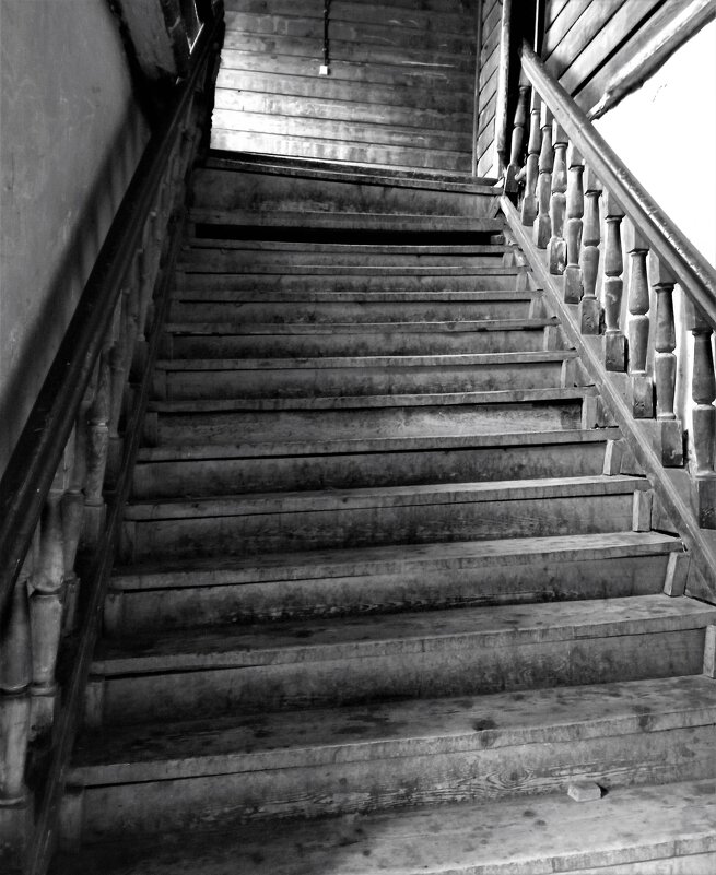 Лестница старого дома.. - Василий 
