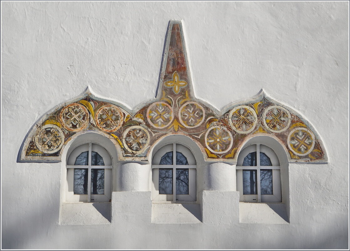 Кокошники на окнах храма. Майолика - Татьяна repbyf49 Кузина