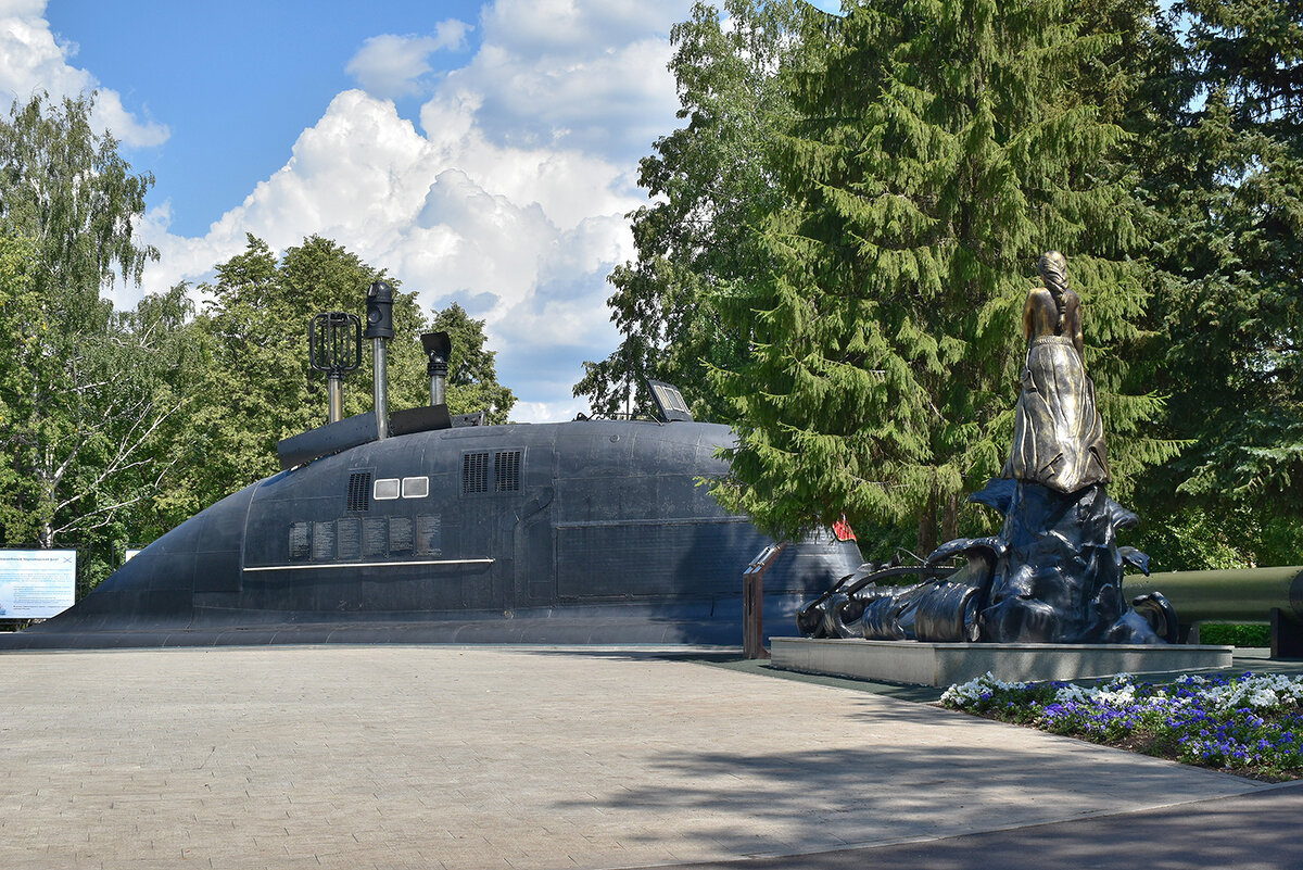 Прогулка по Уфе, 2. Монумент в память АПРК "Курск". - Александр 