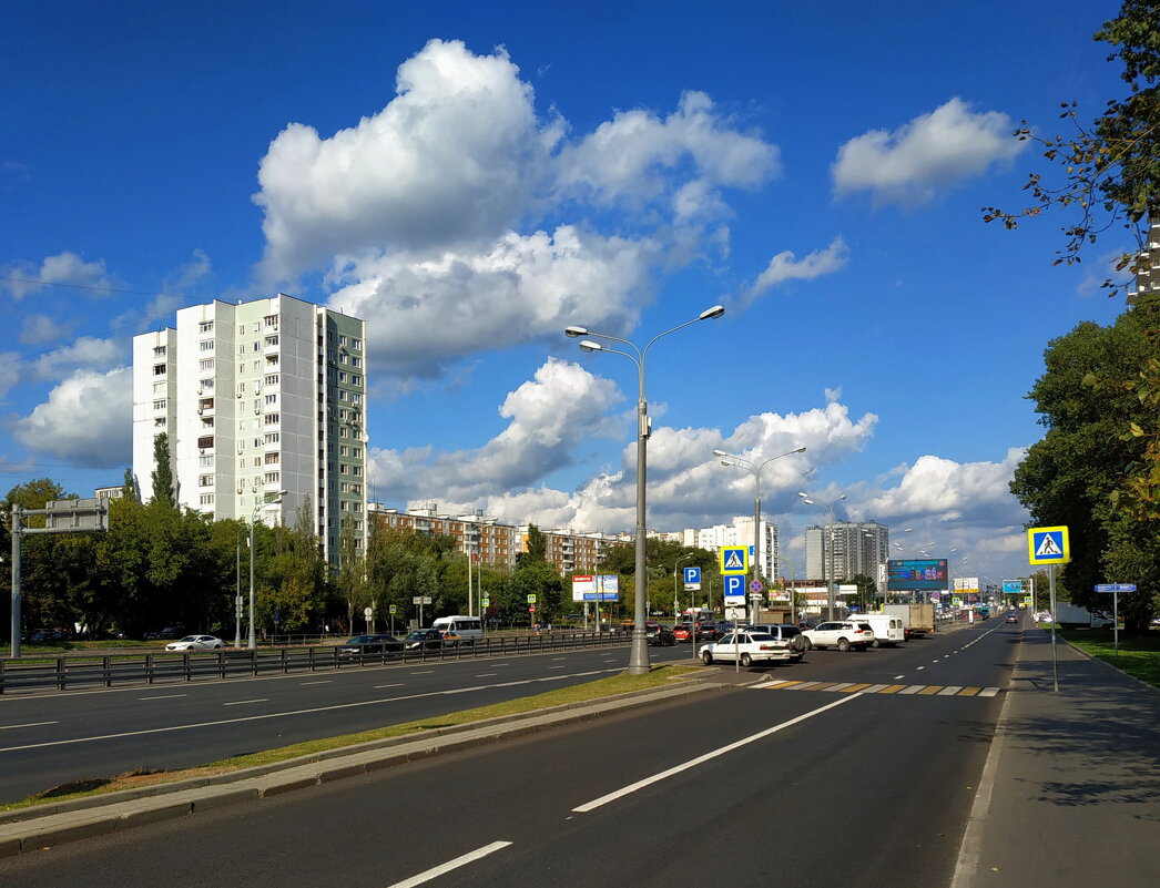 Сегодня небо облакастое, почти тучное - Андрей Лукьянов