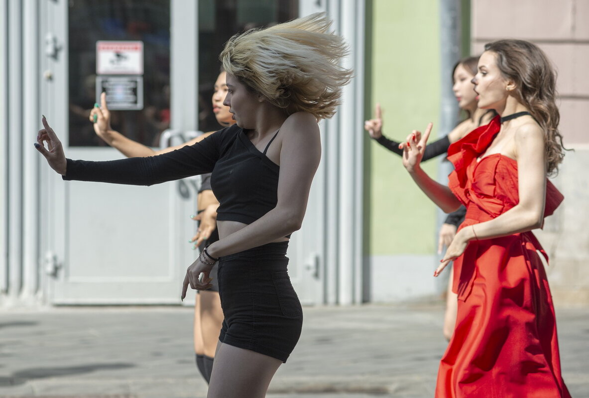 Танцующие на улице(2) - Александр Степовой 