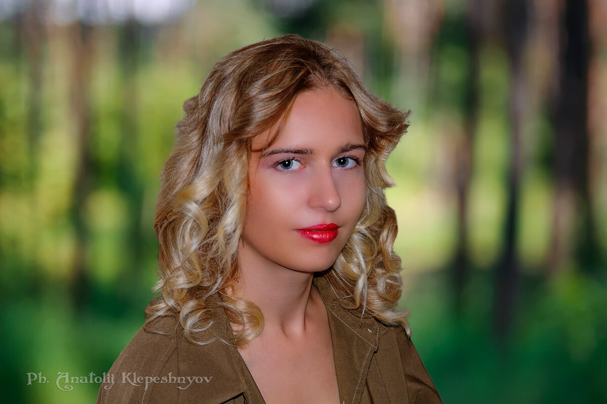 Портрет девушки. (Снято на Canon EOS 10d и объектив Юпитер 21м) - Анатолий Клепешнёв
