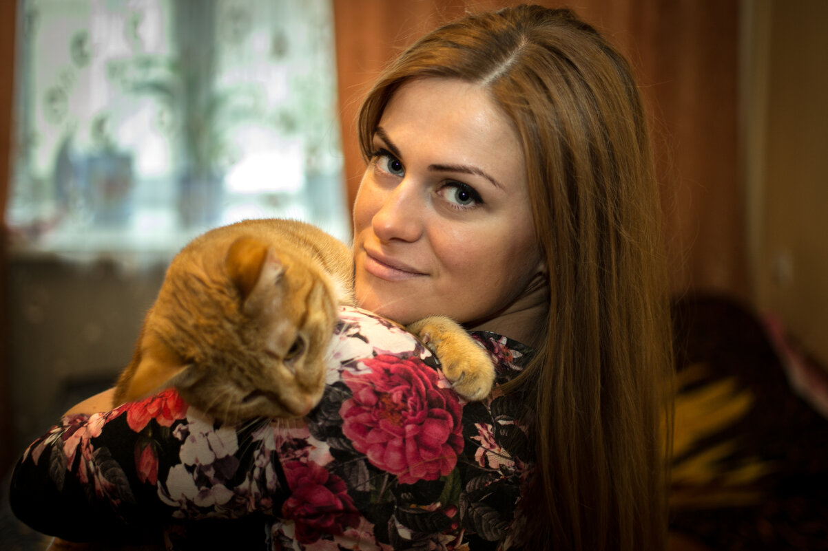 Девушка с котом - Артём Орлов