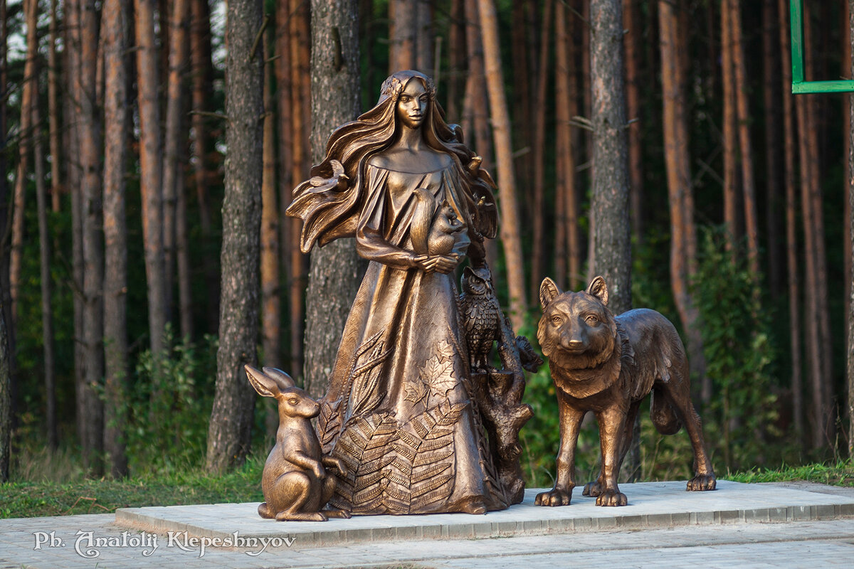 Вот такую скульптуру установили на въезде в Шумилино (Снято на Canon EOS 350d и объектив Юпитер 37а) - Анатолий Клепешнёв