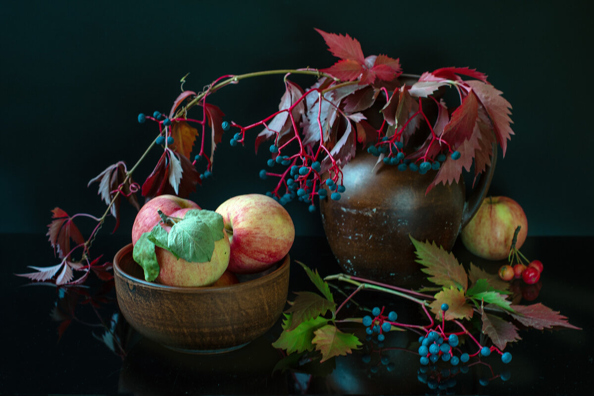 Яблоки и дикий виноград - Лидия Суюрова