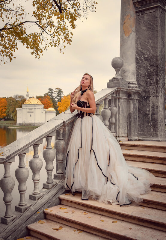 Девушка в платье - Мухина Наталья 