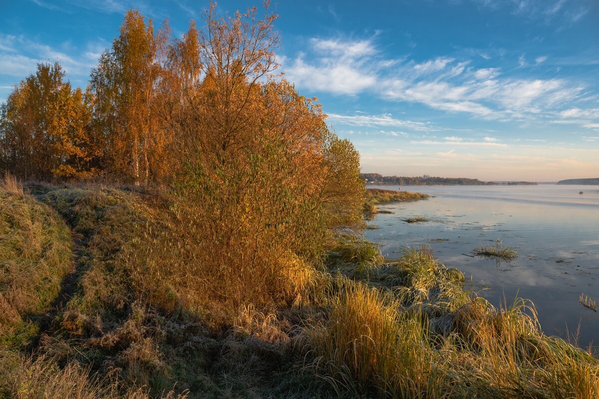 Осенним утром на реке Дубне. - Виктор Евстратов