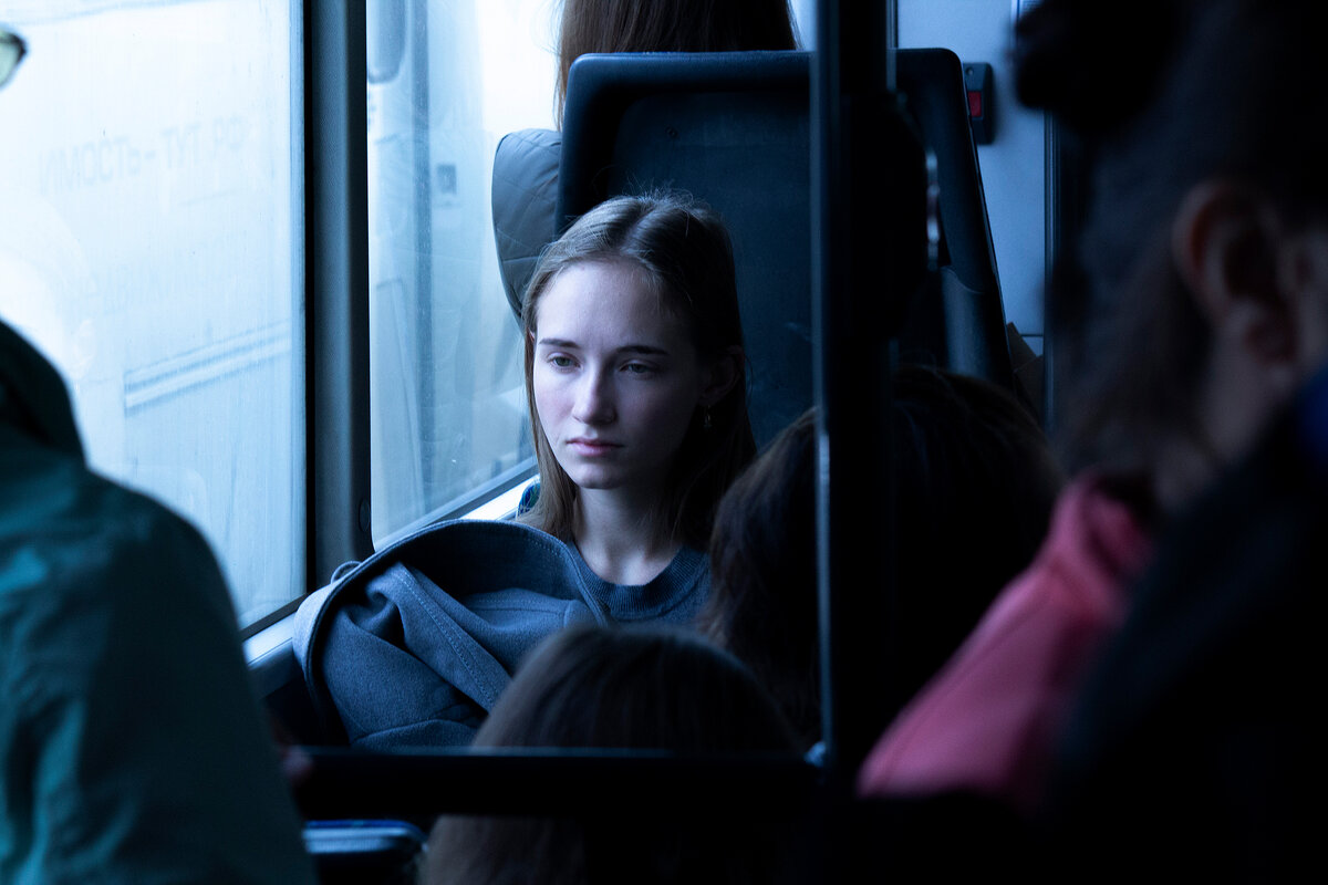 Девушка в автобусе - Женя Лацис