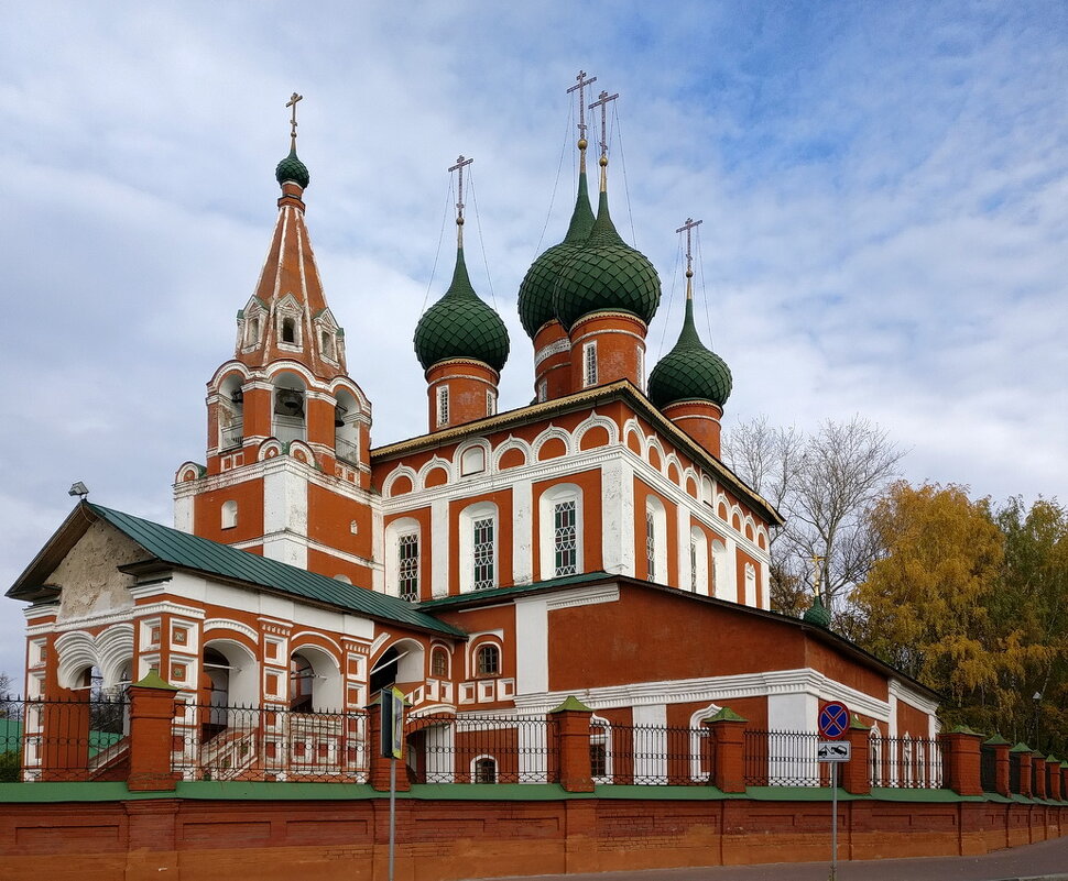 Церковь Михаила Архангела в Ярославле, в солнечном октябре - Николай Белавин