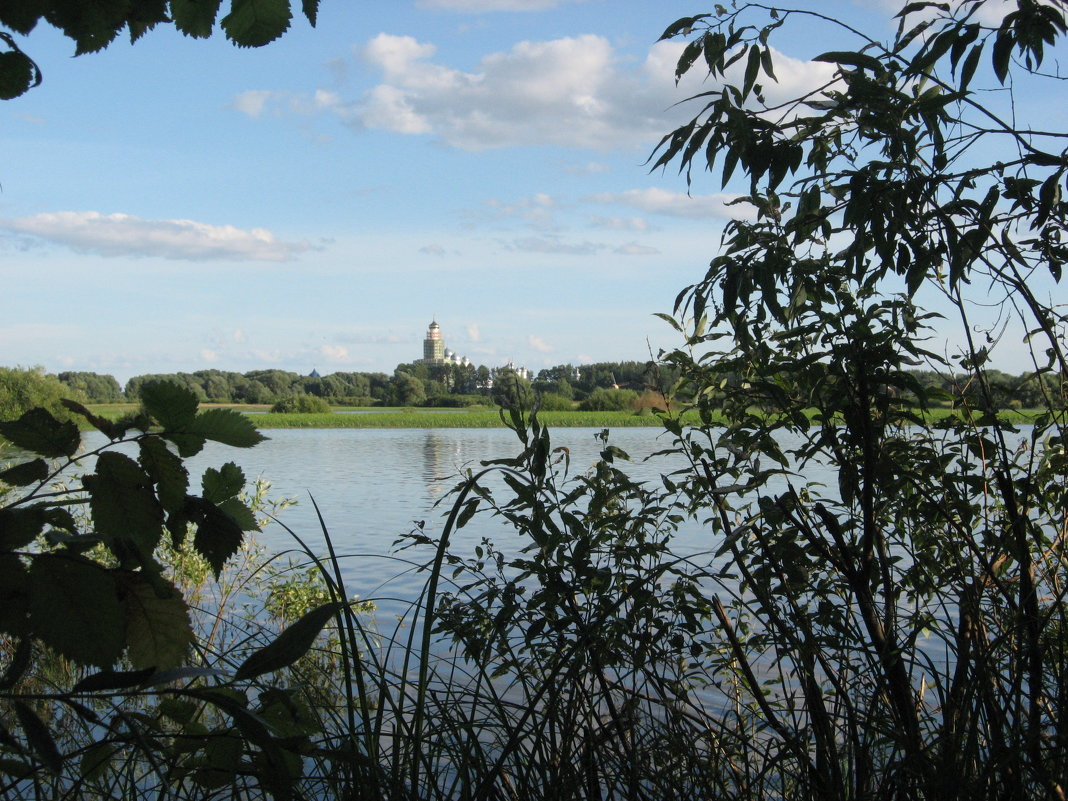 Озеро Мячино и Юрьево монастырь. Новгородская область. - Олег Фролов