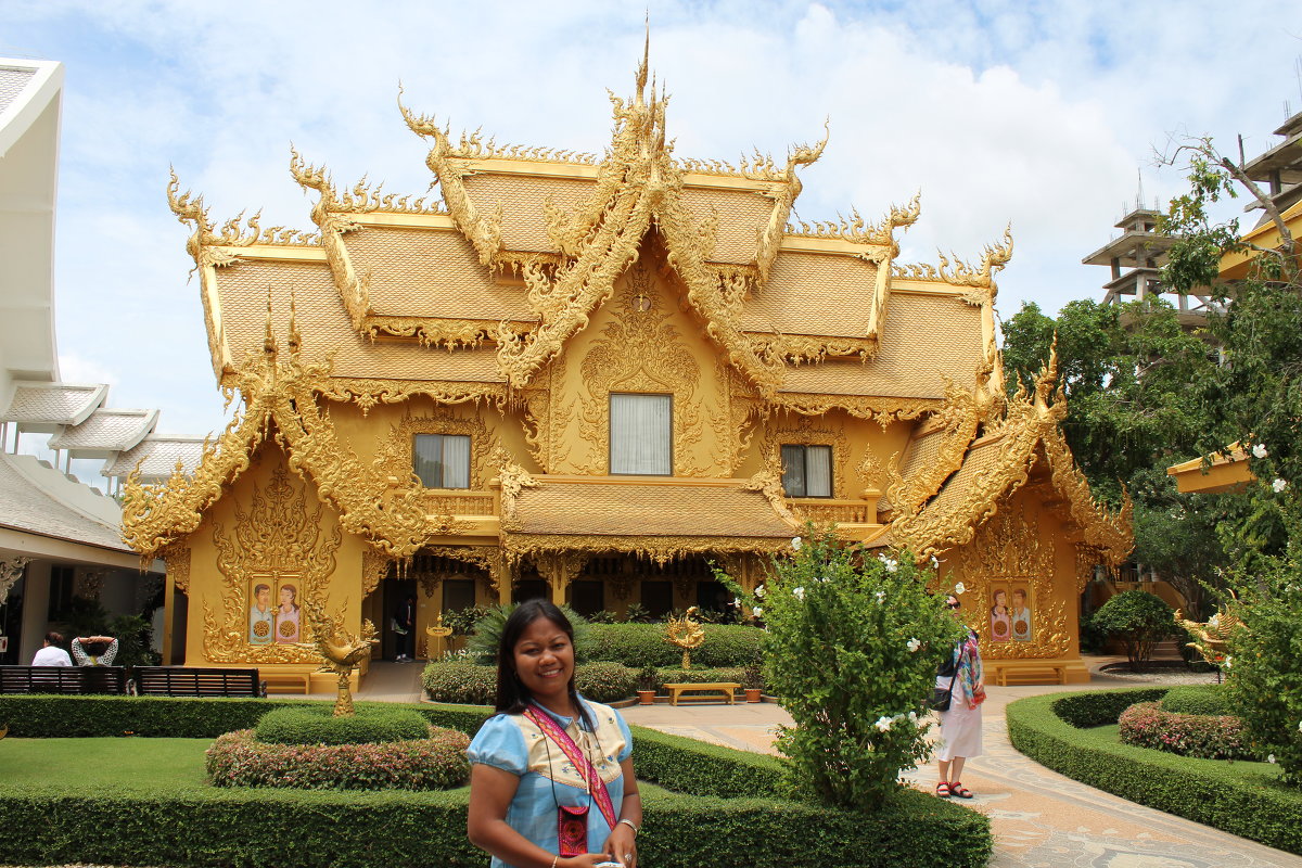 Золотой дом в комплексе Белого храма, Таиланд, Чанграй - Владимир Шибинский