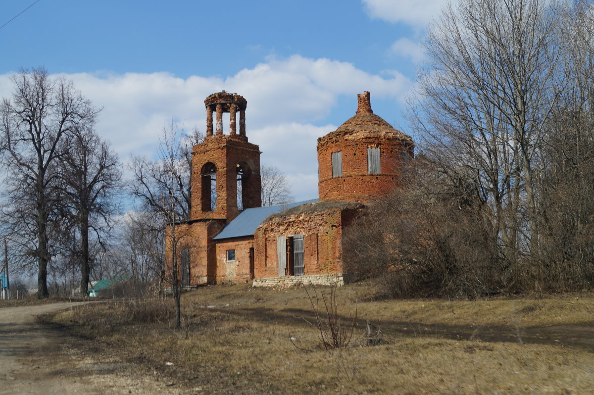 Старая разрушенная церковь - Александра 