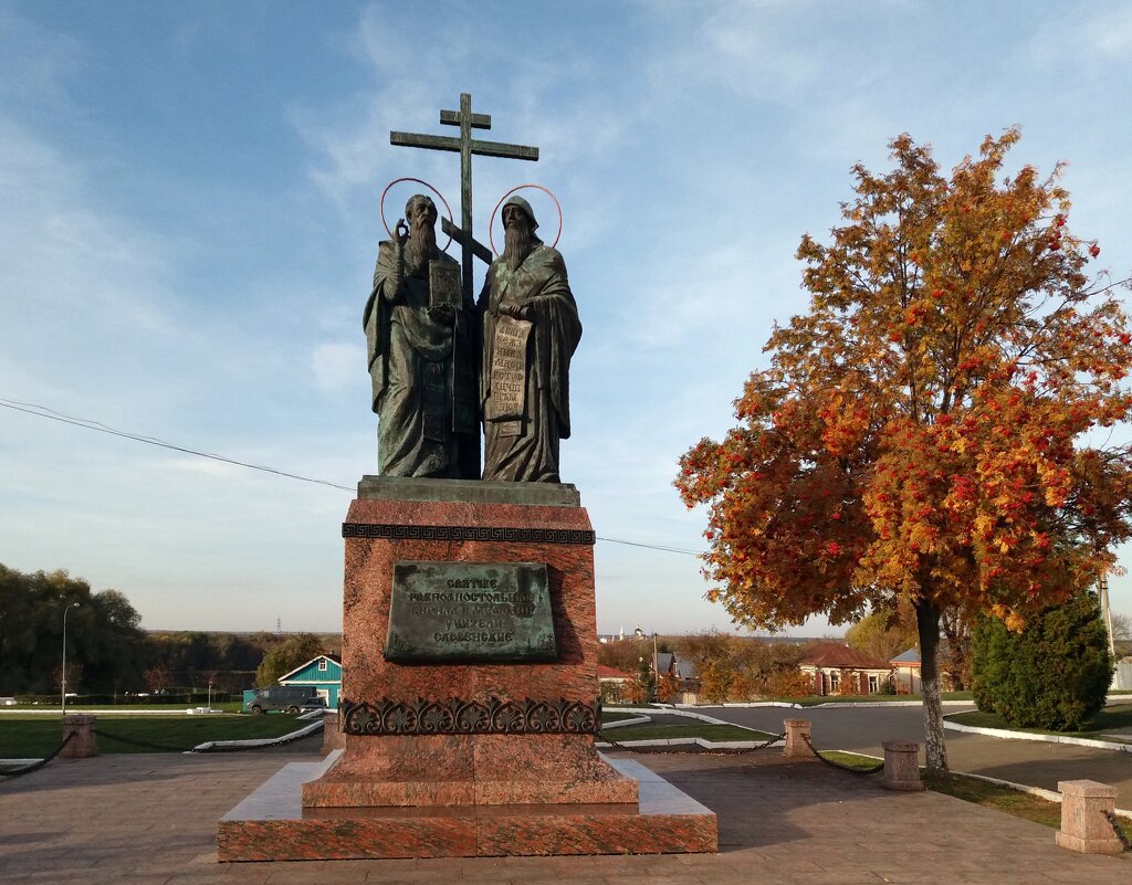 Памятник Кириллу и Мефодию на Соборной площади кремля - Galina Solovova