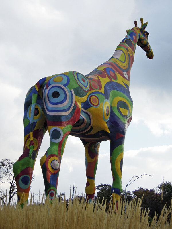 15-метровый цветной жираф, установленный у входа в КиевЗоо - Тамара Бедай 