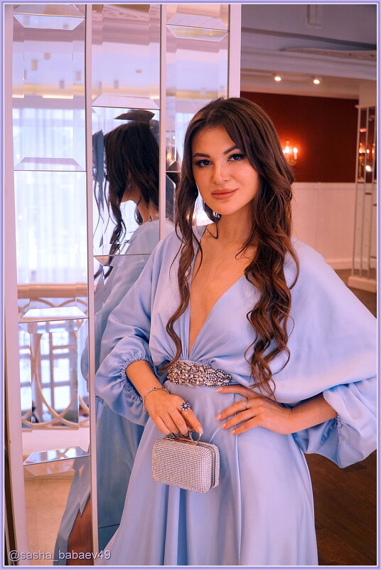 Голубое платье, голубое, Платье не на мне и не со мною, - Саша Бабаев