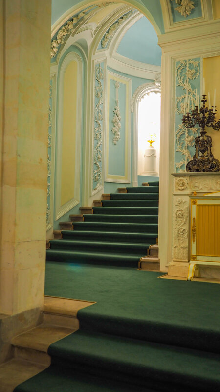 Лестницы дворца - Надежда К