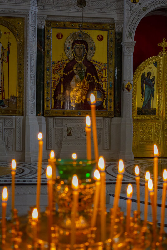 В храме - Сергей Деев