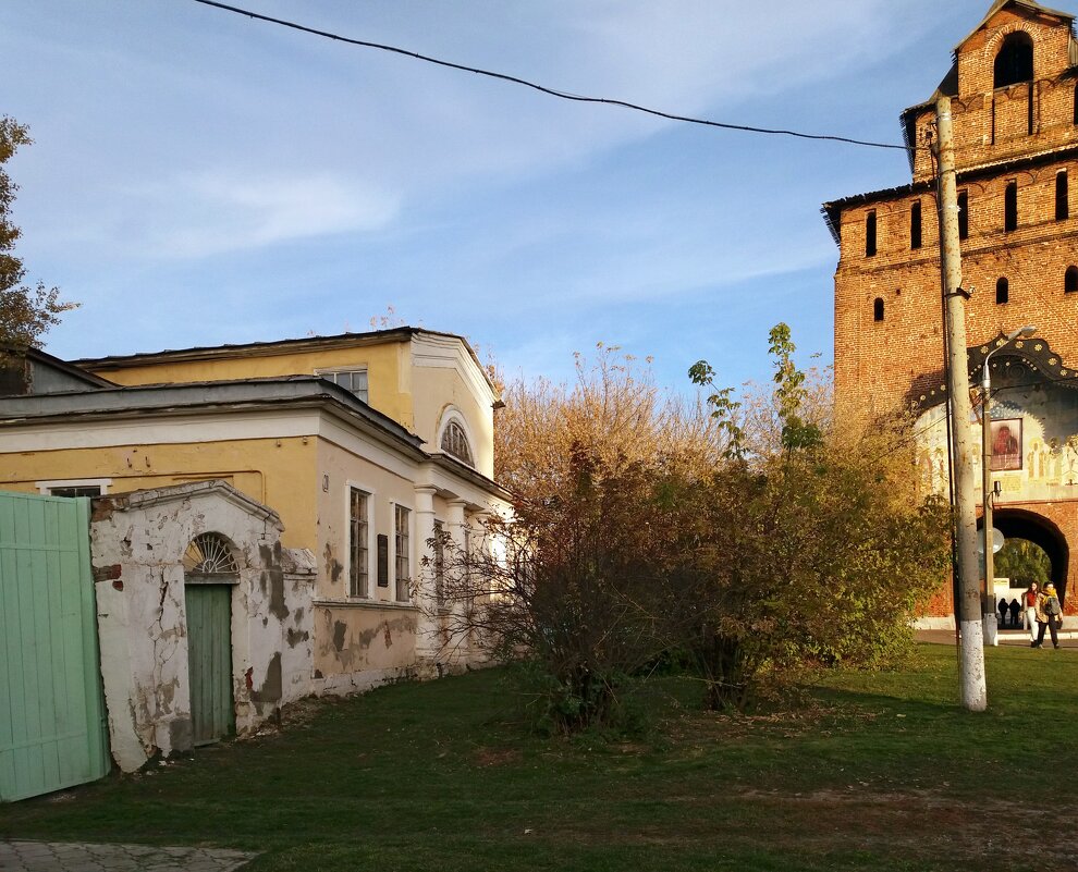 Домик рядом с Пятницкими воротами на территории Кремля - Galina Solovova