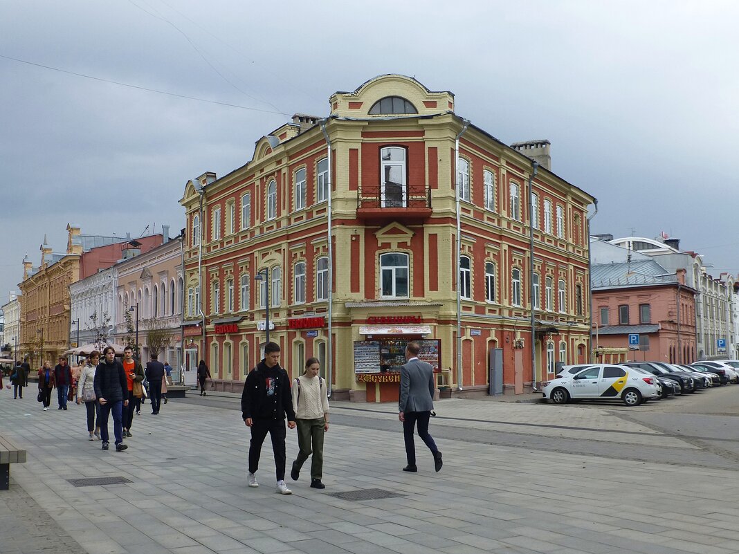 Большая Покро́вская улица в Нижнем Новгороде - Лидия Бусурина