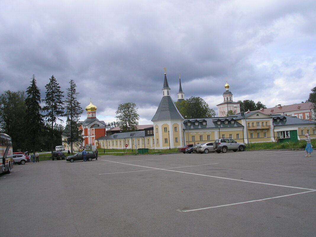 На стоянке у монастыря - Юрий Шевляков