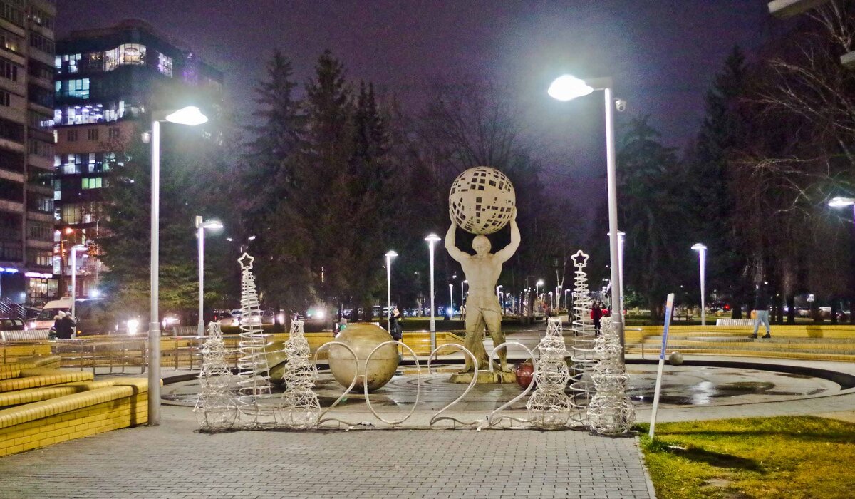 ночной фонтан в зимнюю пору - юрий иванов 
