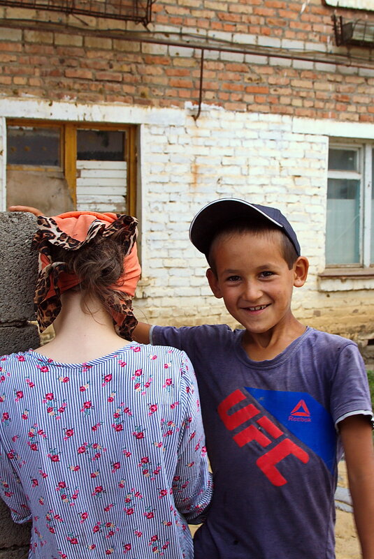 Скромница и юный джигит, Дагестан - M Marikfoto