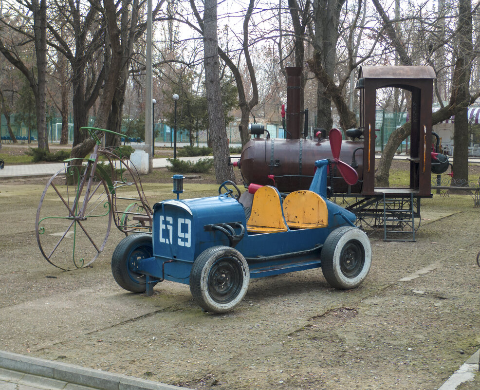 В  детском  парке - Валентин Семчишин