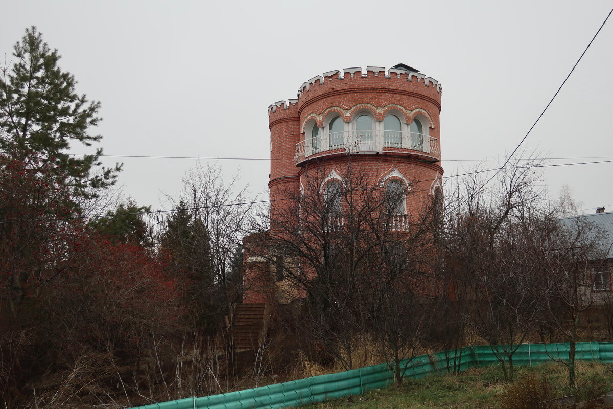 Особняк в виде крепостной башни в селе Чертовицы - Gen Vel