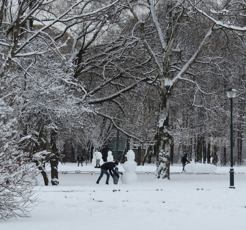 Развлечение в парке зимой - Вера Щукина