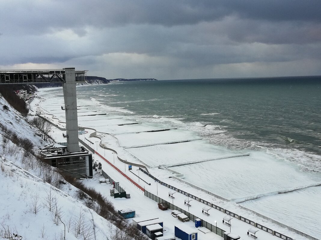 Замерзающее море - Людмила Жданова