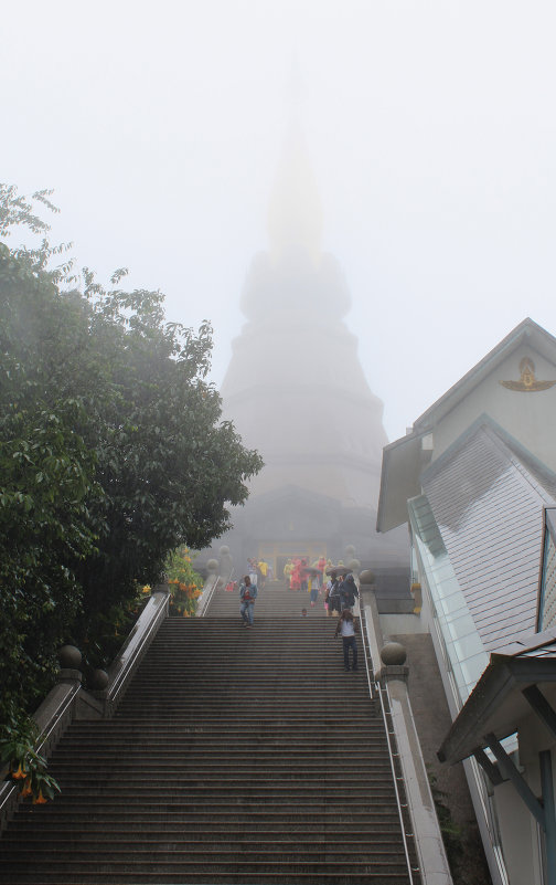 Королевская усыпальница на склоне самой высокой горы Таиланда, 2565 м - Владимир Шибинский
