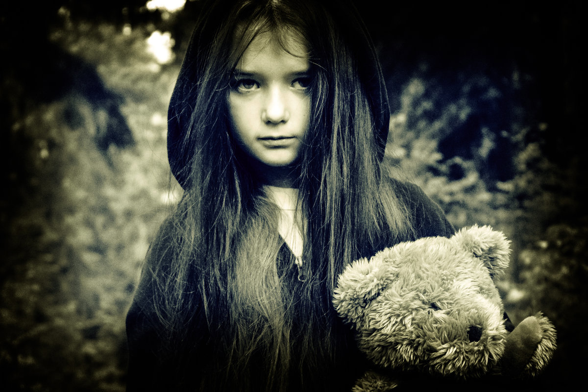 child and teddy - Stanislav Baynov