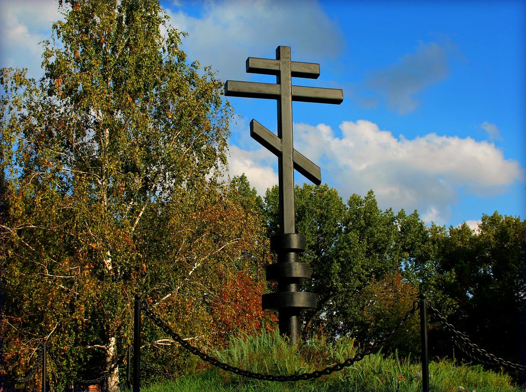 Православный крест на кладбище. - Нэтхен *