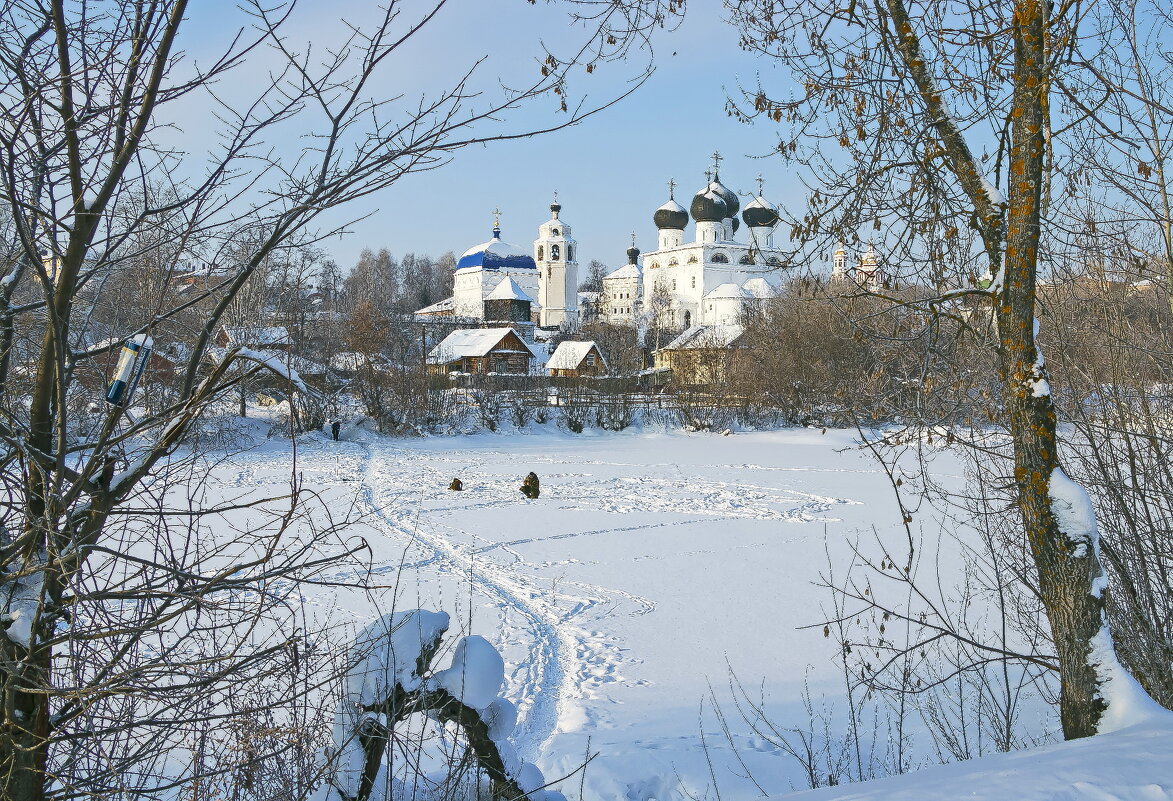 Вид на Трифонов монастырь со стороны Ежовского озера - Галина Новинская