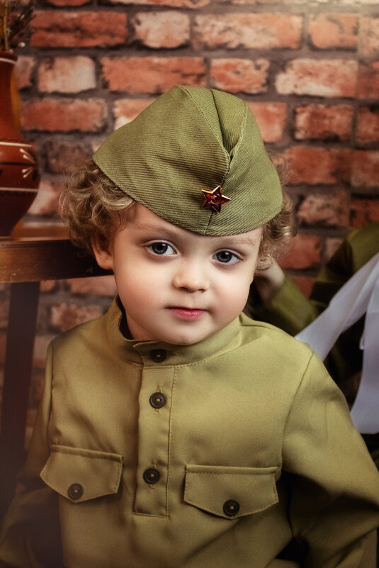 Мальчик в военной форме - Юлия 