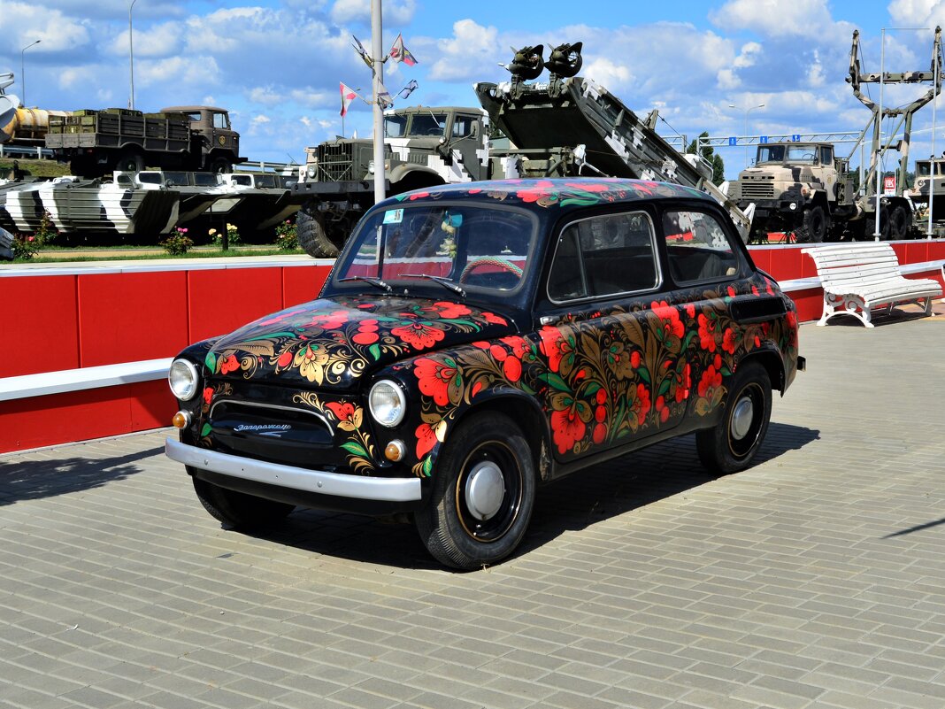 Каменск-Шахтинский. Легковой автомобиль ЗАЗ - 965 "Запорожец". - Пётр Чернега