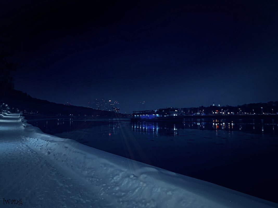 Поздняя ночь,набережная Москвы реки. - Ivan G