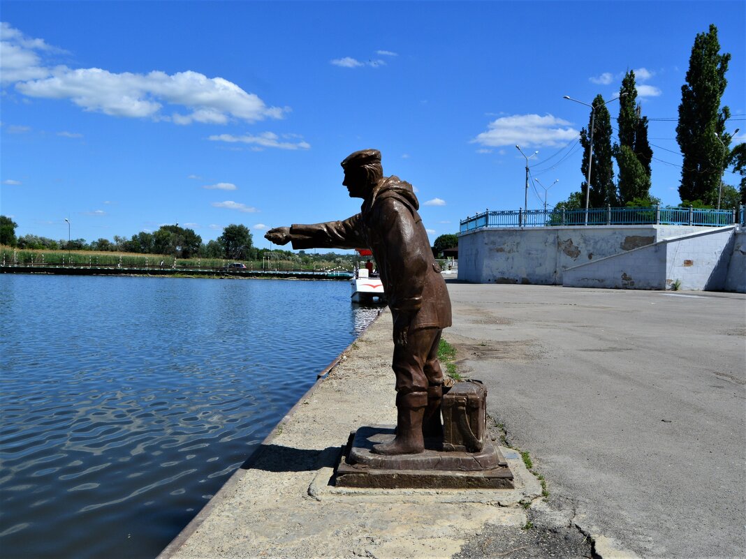 Памятник рыбаку Каменск Шахтинский