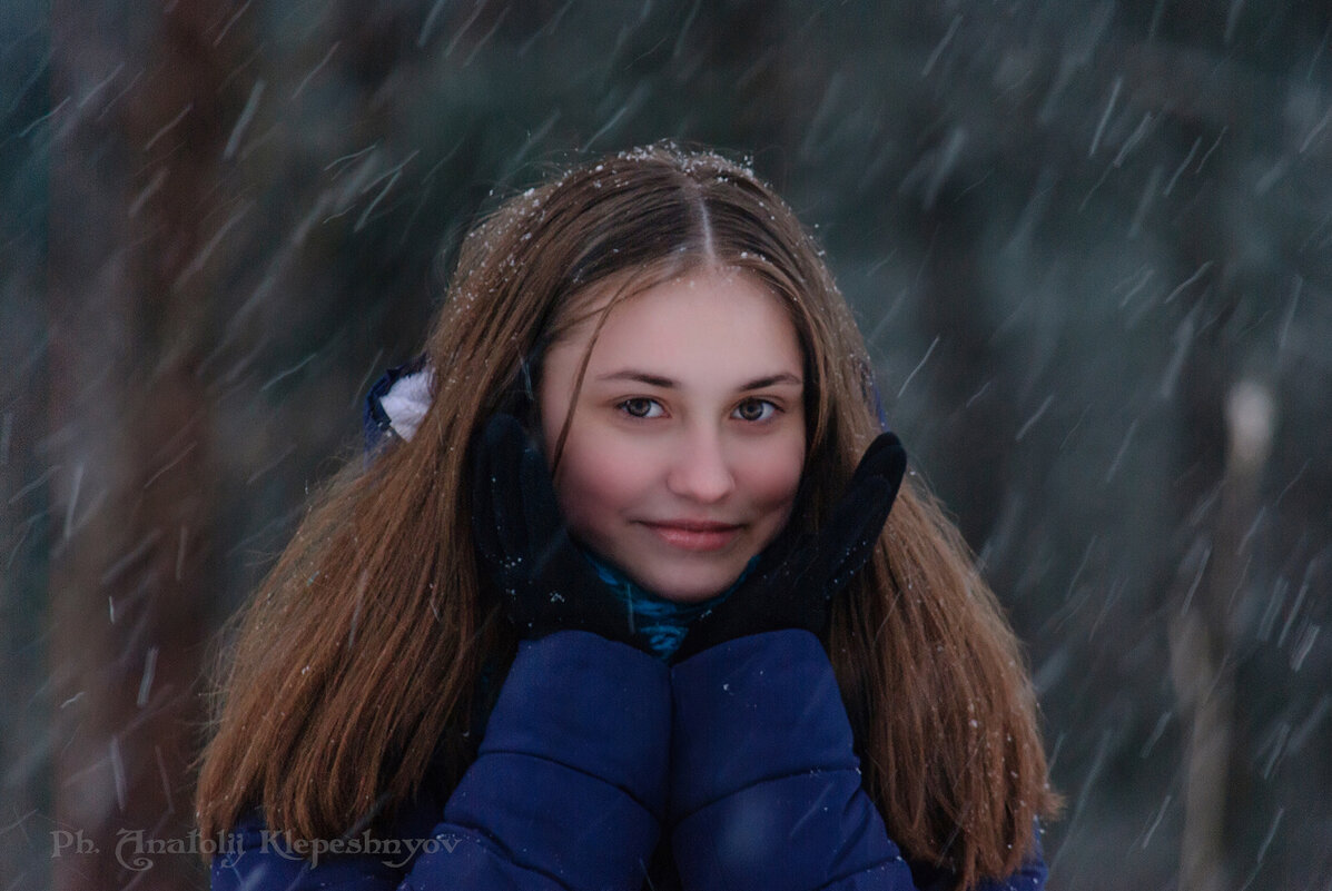 Спонтанный зимний портрет девушки - Анатолий Клепешнёв