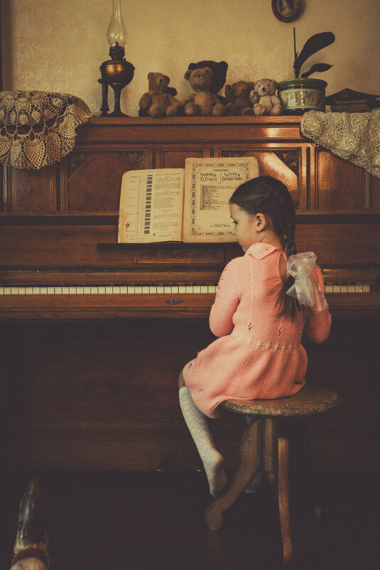 юная пианистка - Ирена Цурпал